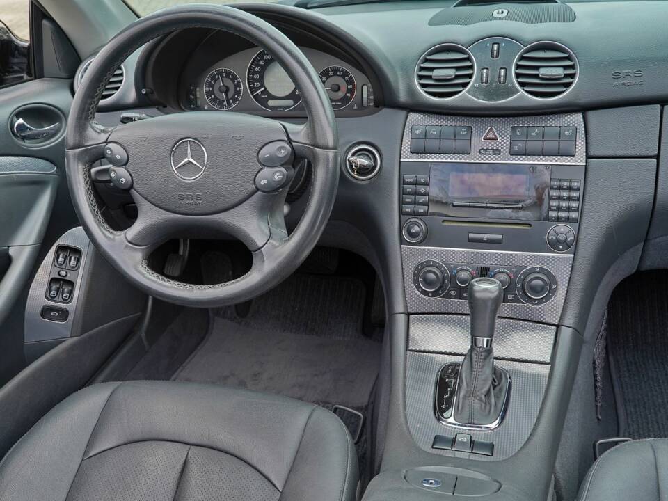 Image 12/19 of Mercedes-Benz CLK 200 K (2007)