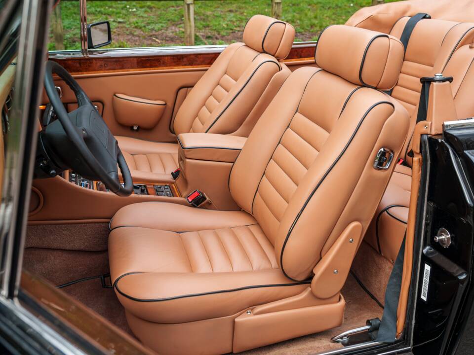 Image 24/29 of Rolls-Royce Corniche IV (1993)