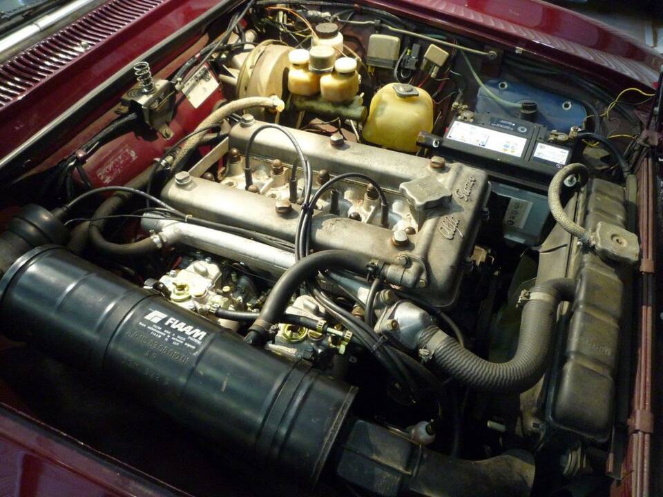 Image 11/12 of Alfa Romeo 2000 GT Veloce (1972)