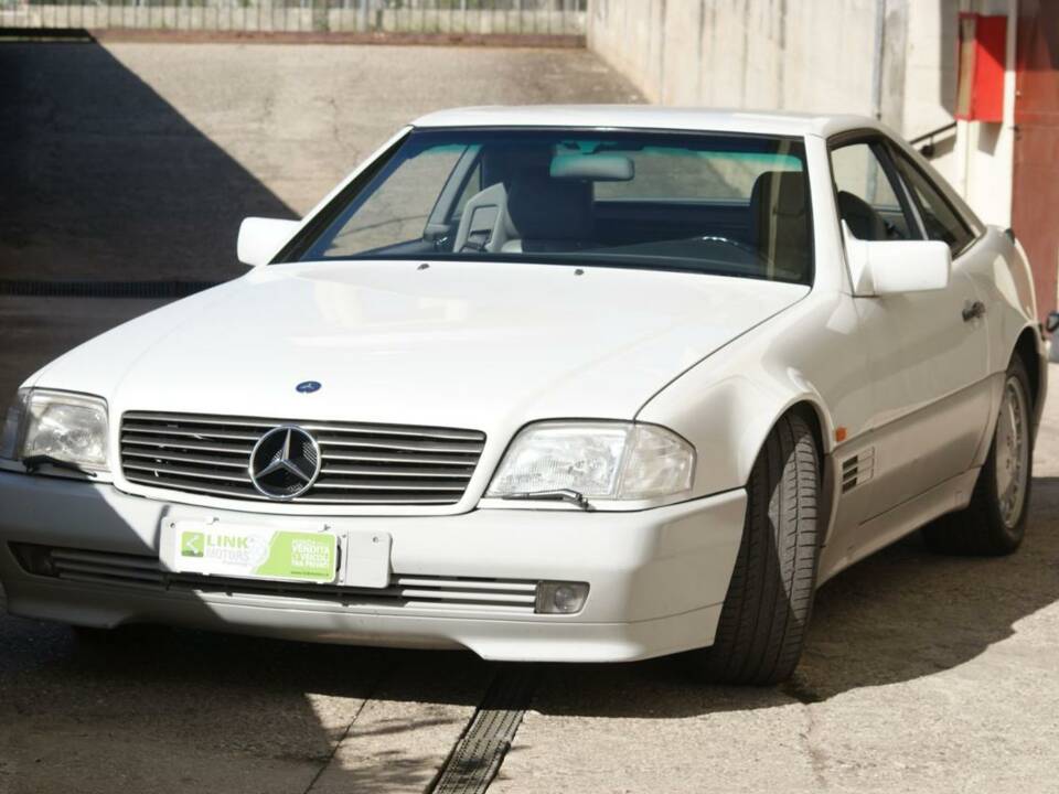 Image 39/50 of Mercedes-Benz 300 SL-24 (1989)