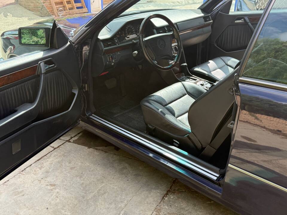 Image 20/30 of Mercedes-Benz E 200 "Final Edition" (1997)