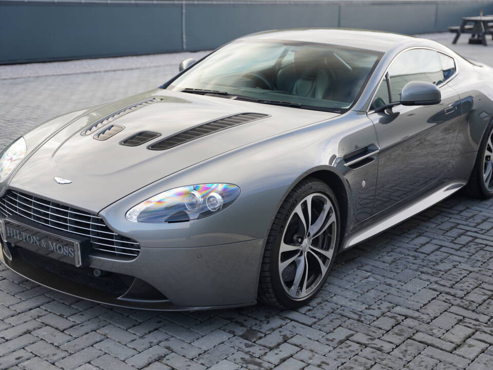 Imagen 11/50 de Aston Martin V12 Vantage (2012)
