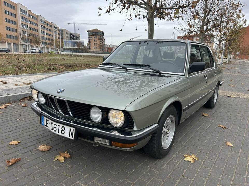 Image 1/8 of BMW 525i (1983)