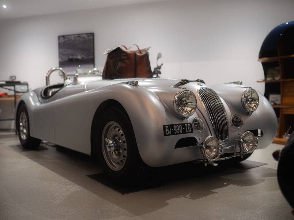 Image 8/26 of Jaguar XK 120 OTS (1952)