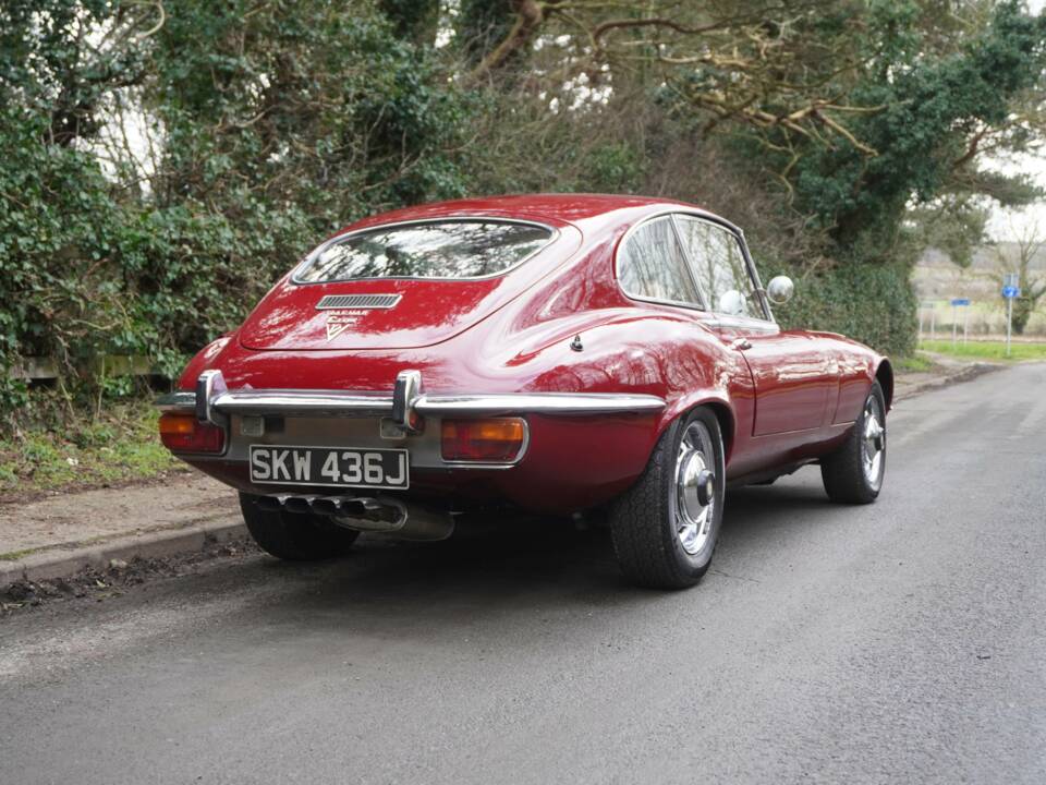 Image 6/19 of Jaguar Type E V12 (2+2) (1971)