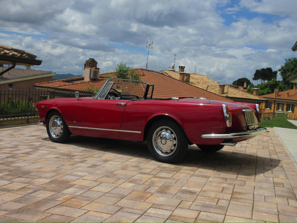 Image 3/40 of Alfa Romeo 2600 Spider (1966)