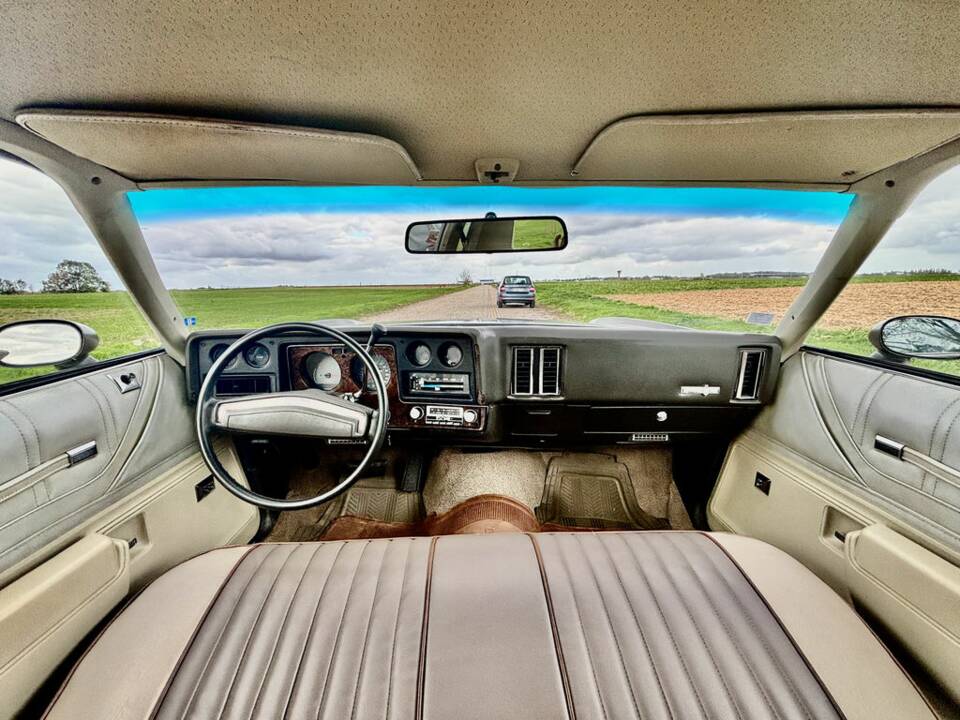 Image 2/8 of Chevrolet Monte Carlo (1973)