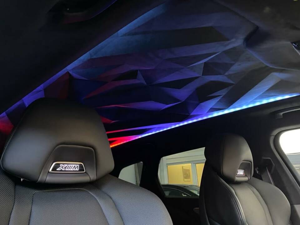 Image 8/12 of BMW XM (2024)