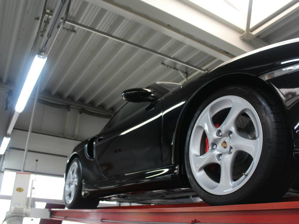 Image 17/50 of Porsche 911 Turbo (2002)