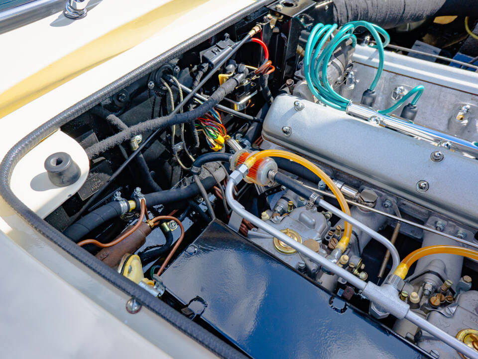 Bild 43/62 von Aston Martin DB 6 Mk II Volante (1970)