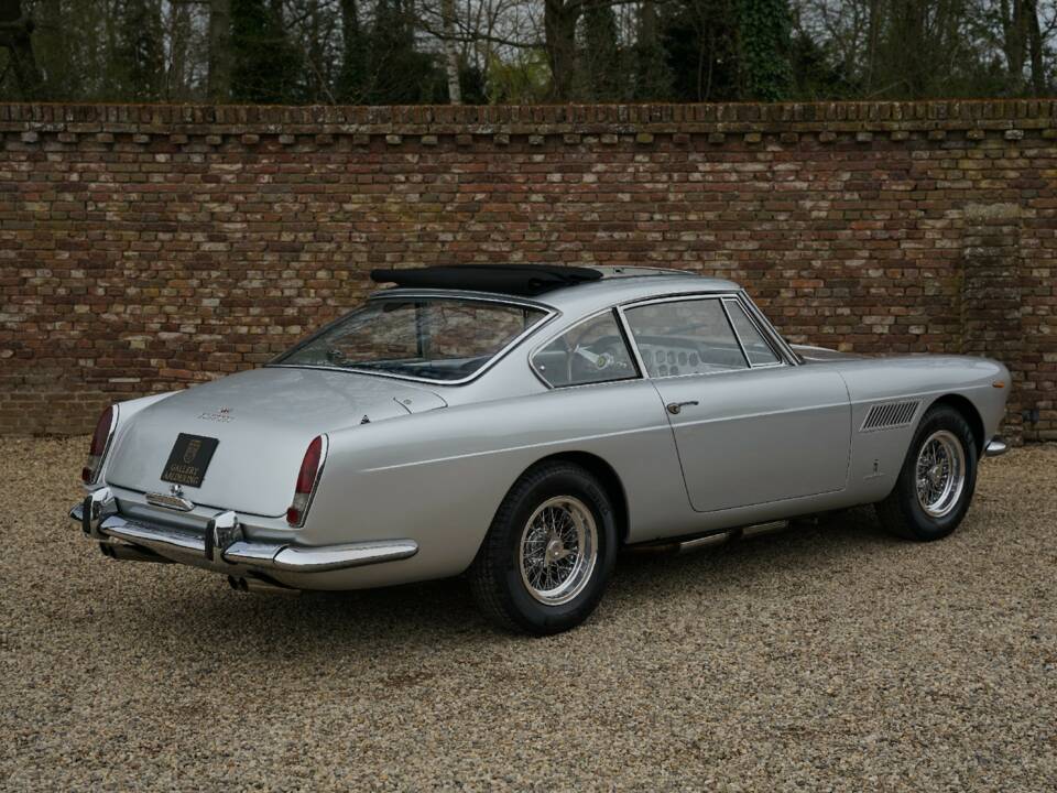 Image 48/50 of Ferrari 250 GT/E (1964)