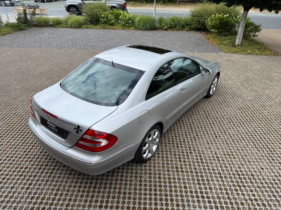 Bild 7/33 von Mercedes-Benz CLK 320 (2002)