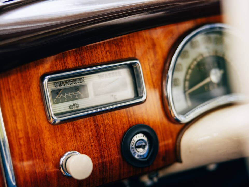 Image 186/199 of BMW 502 - 3.2 Litre (1961)