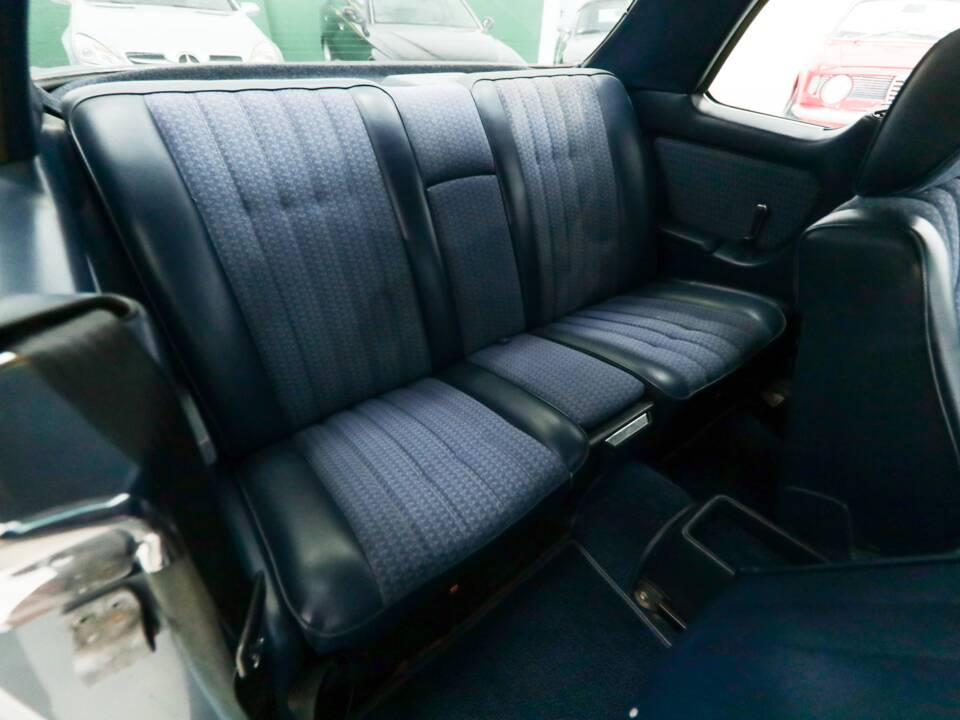 Bild 11/18 von Mercedes-Benz 230 C (1977)