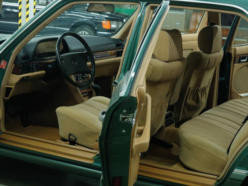 Bild 42/50 von Mercedes-Benz 260 SE (1990)