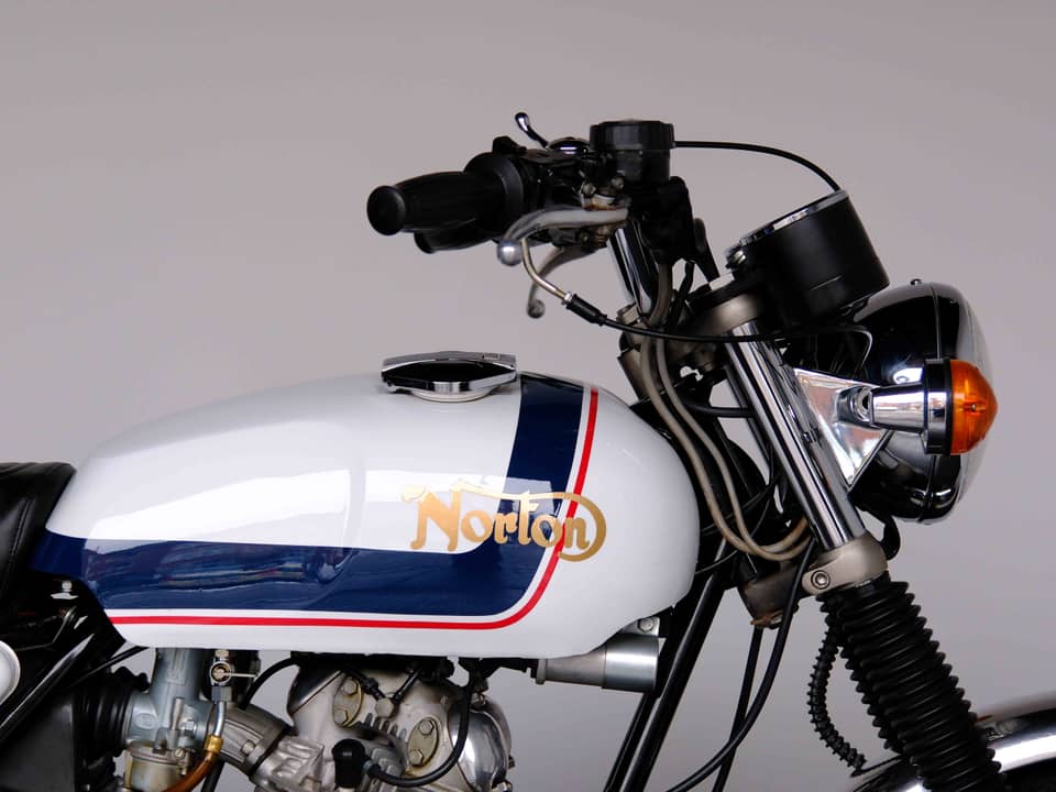 Image 4/83 of Norton 850 MKIII Roadster (1975)