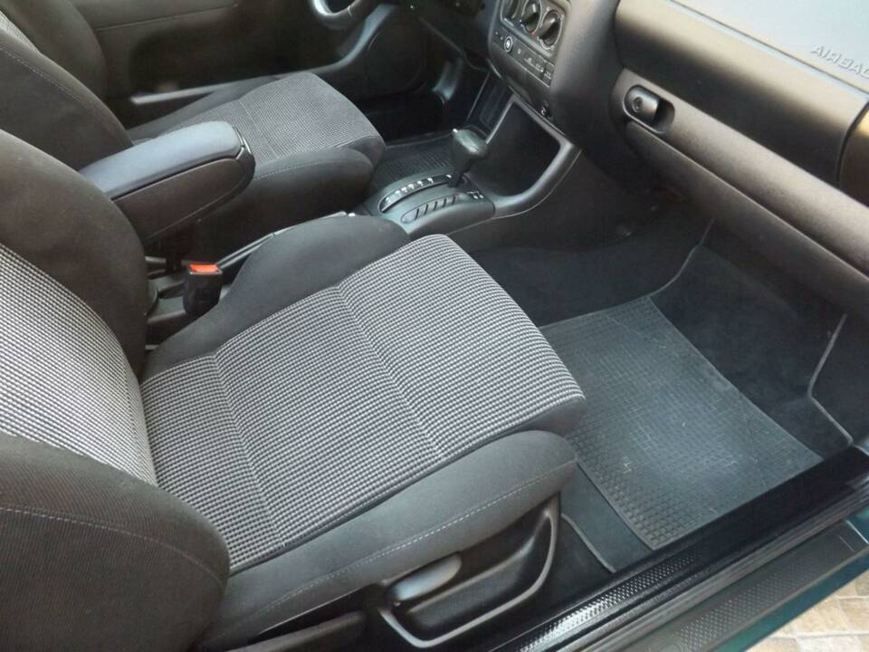 Image 25/50 of Volkswagen Golf III Cabrio 1.6 (1998)
