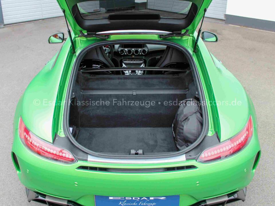 Immagine 32/35 di Mercedes-AMG GT-R (2018)