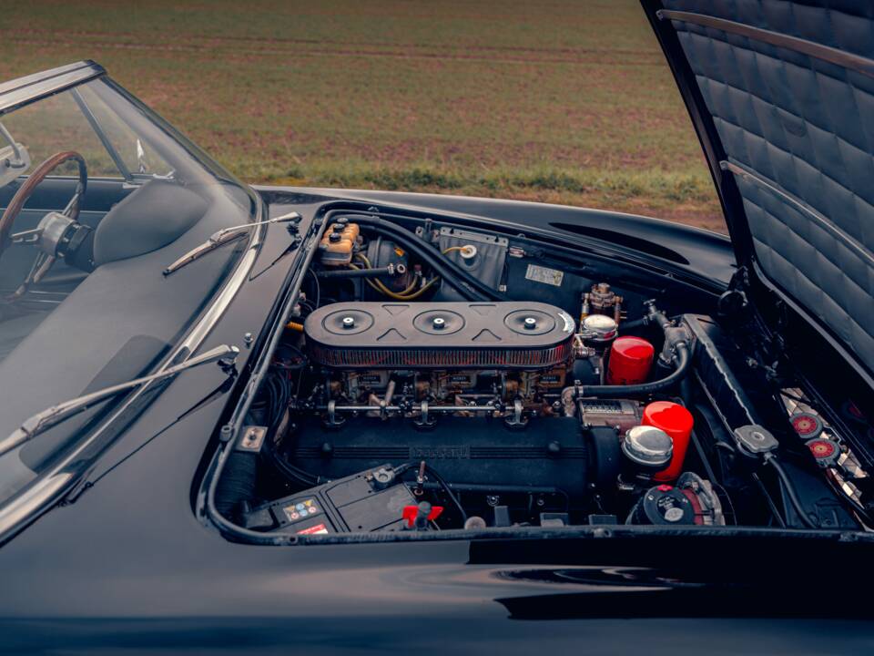 Image 46/50 of Ferrari 275 GTS (1965)