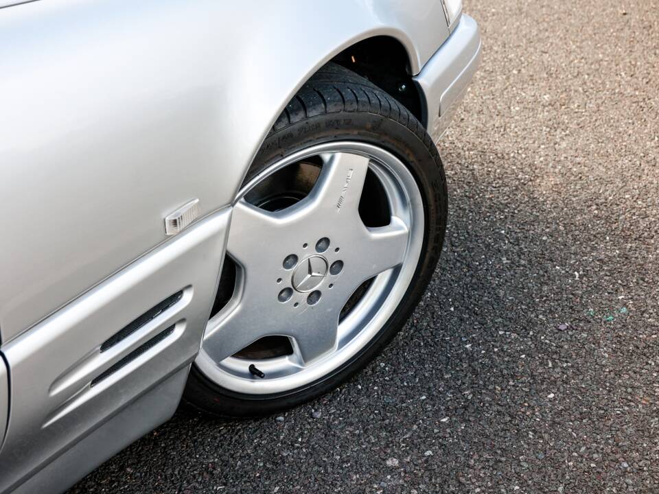 Image 20/43 of Mercedes-Benz SL 500 (1996)