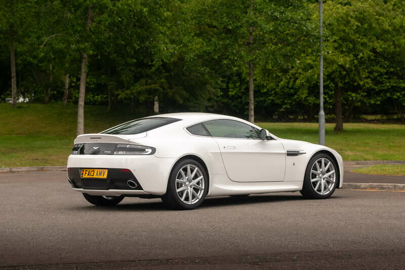 Bild 16/50 von Aston Martin V8 Vantage (2013)