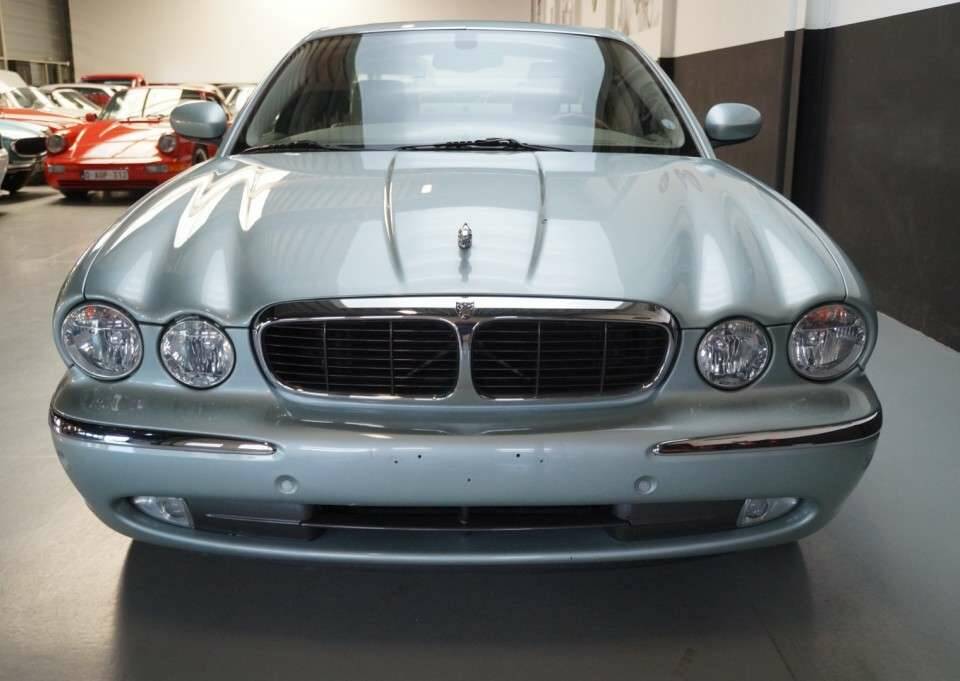 Image 30/50 of Jaguar XJ 8 4.2 (2004)