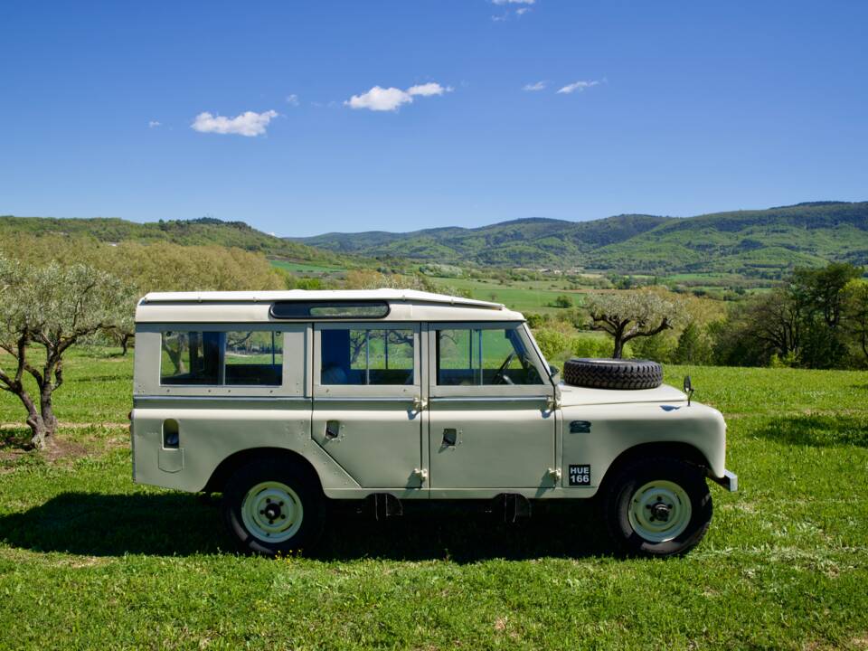 Image 3/14 of Land Rover 109 (1971)