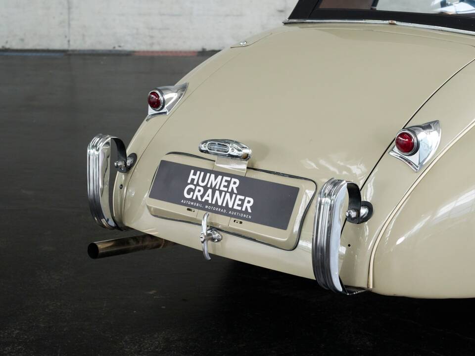 Image 26/50 de Jaguar XK 120 DHC (1953)