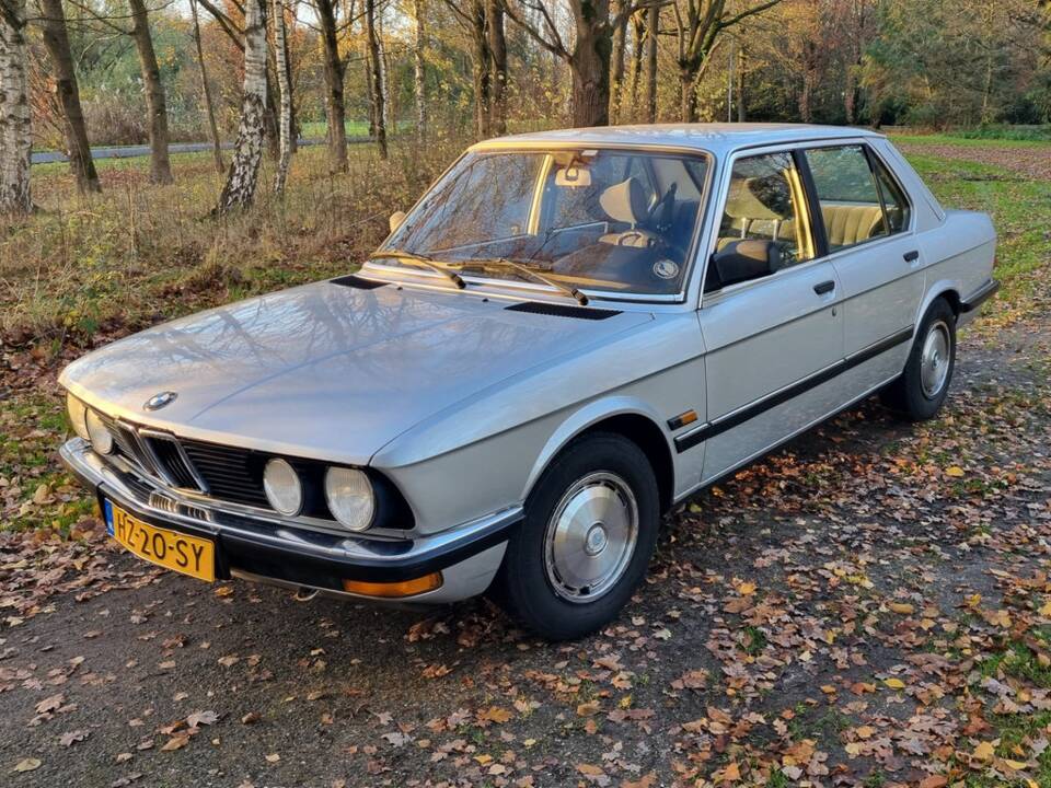 Bild 1/8 von BMW 525i (1982)