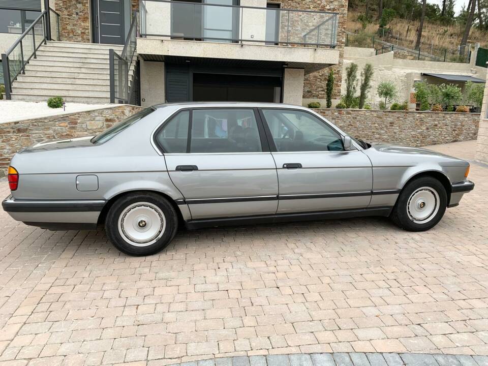 Image 15/40 of BMW 750iL (1989)