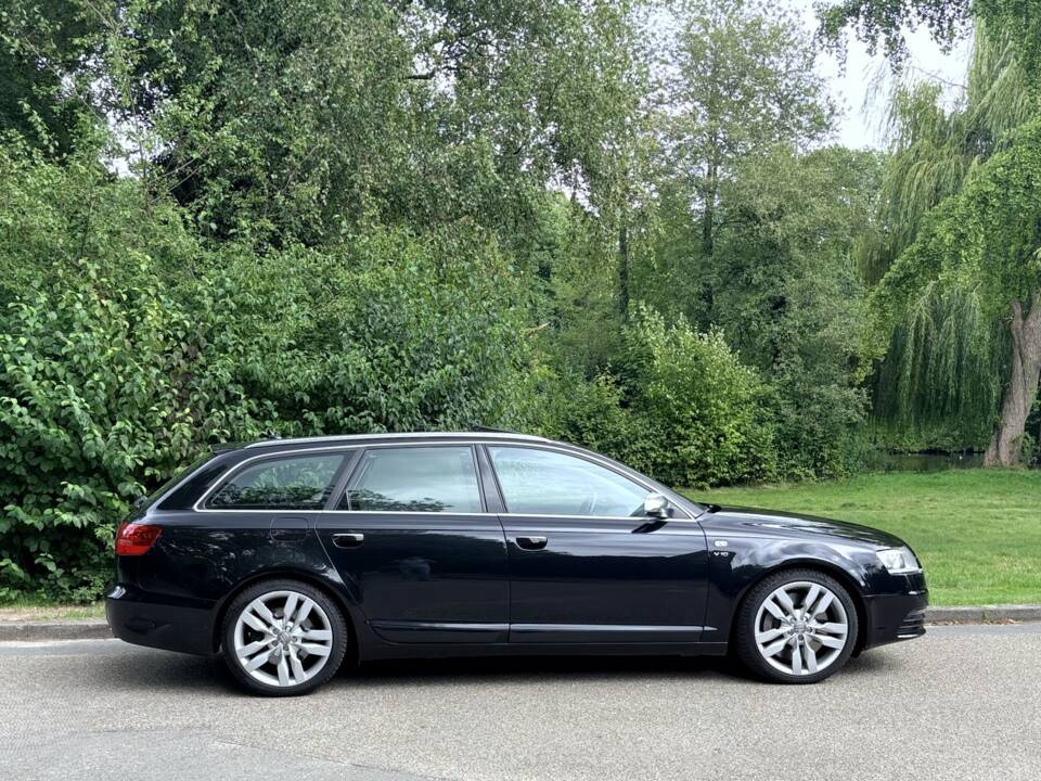 Imagen 33/42 de Audi S6 Avant 5.2 V10 quattro (2006)