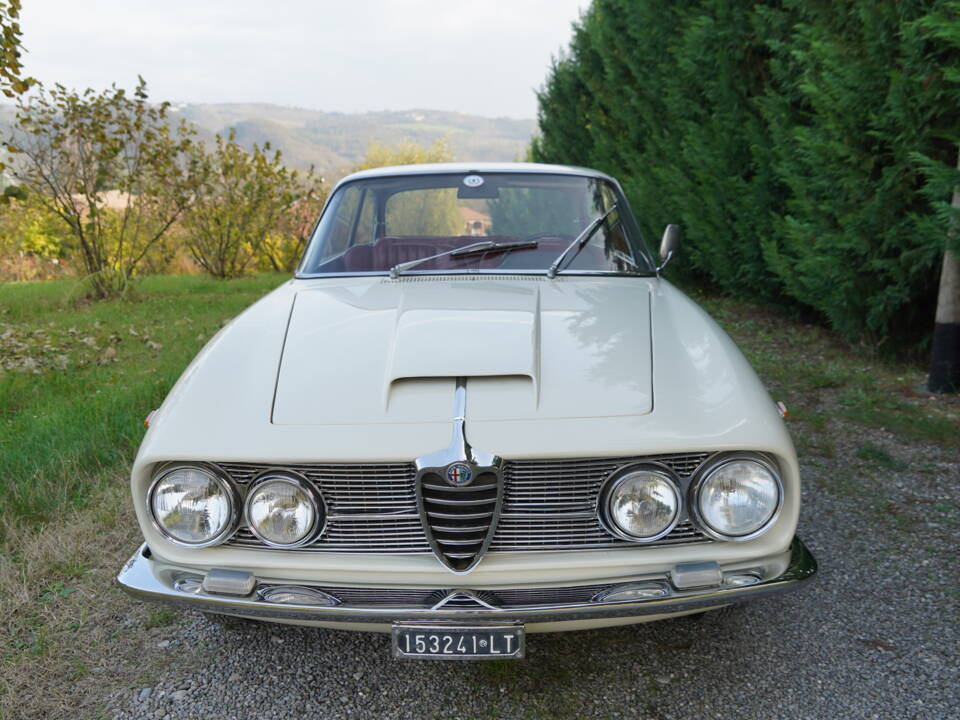 Image 30/32 of Alfa Romeo 2600 Sprint (1963)