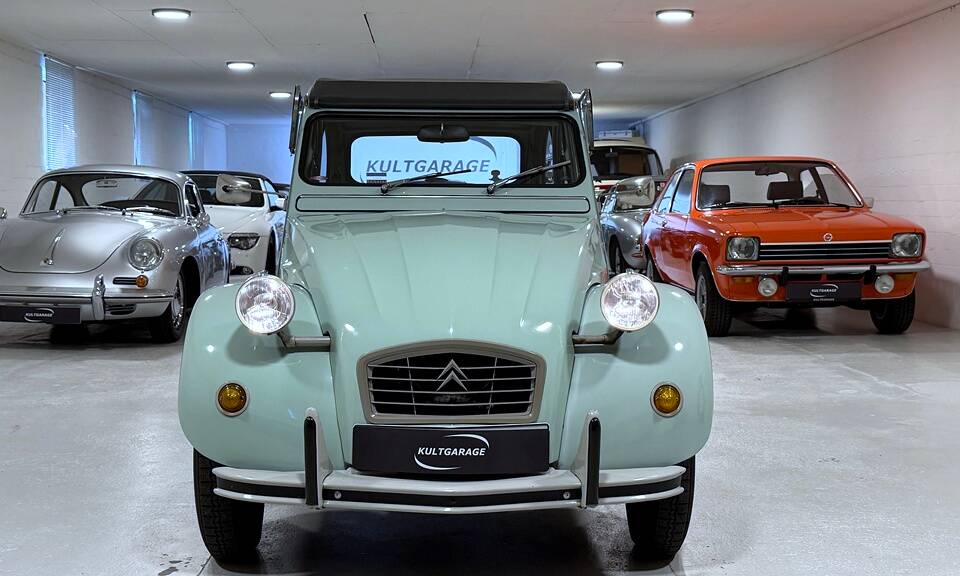 Image 2/38 of Citroën 2 CV 6 (1982)