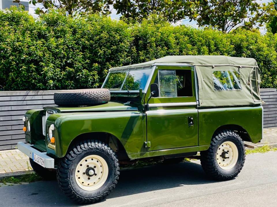 Image 4/25 of Land Rover 88 (1975)