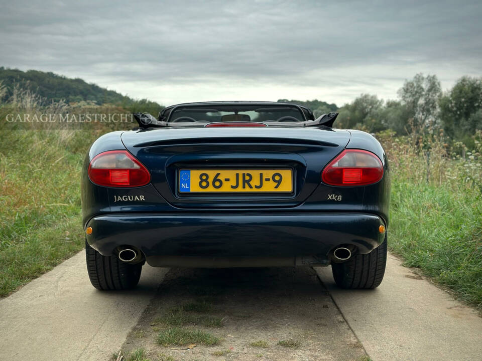 Image 22/100 of Jaguar XK8 4.0 (2000)