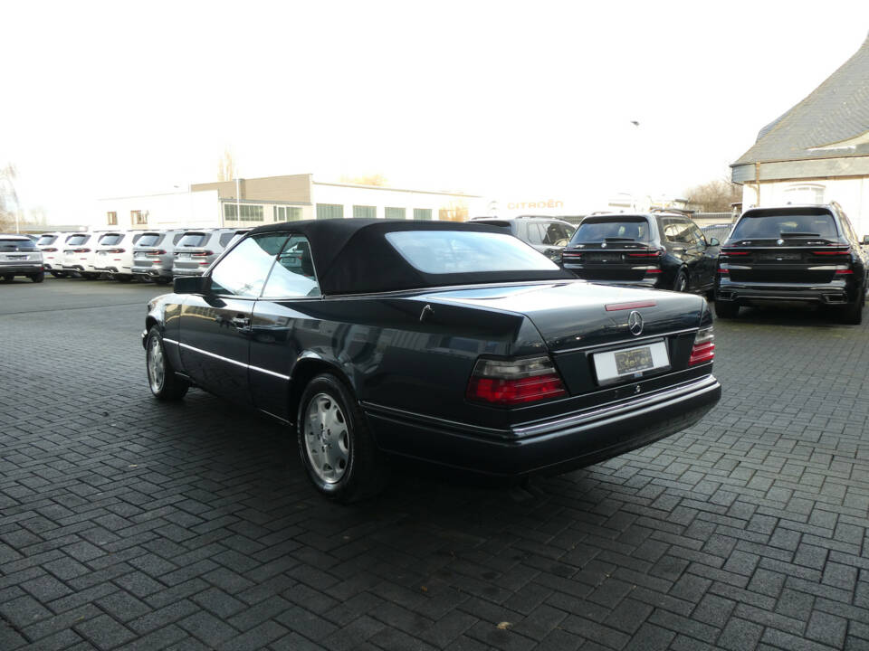 Bild 6/24 von Mercedes-Benz E 320 (1994)