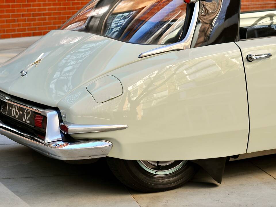 Image 43/56 of Citroën DS 19 (1958)