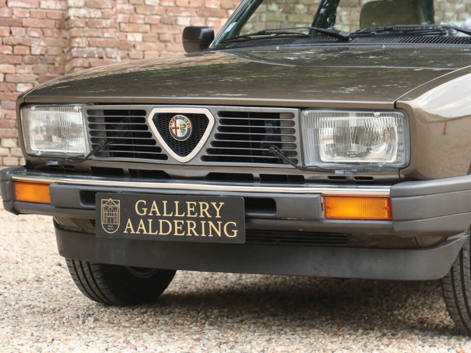 Afbeelding 32/50 van Alfa Romeo Alfetta 2.0 (1984)