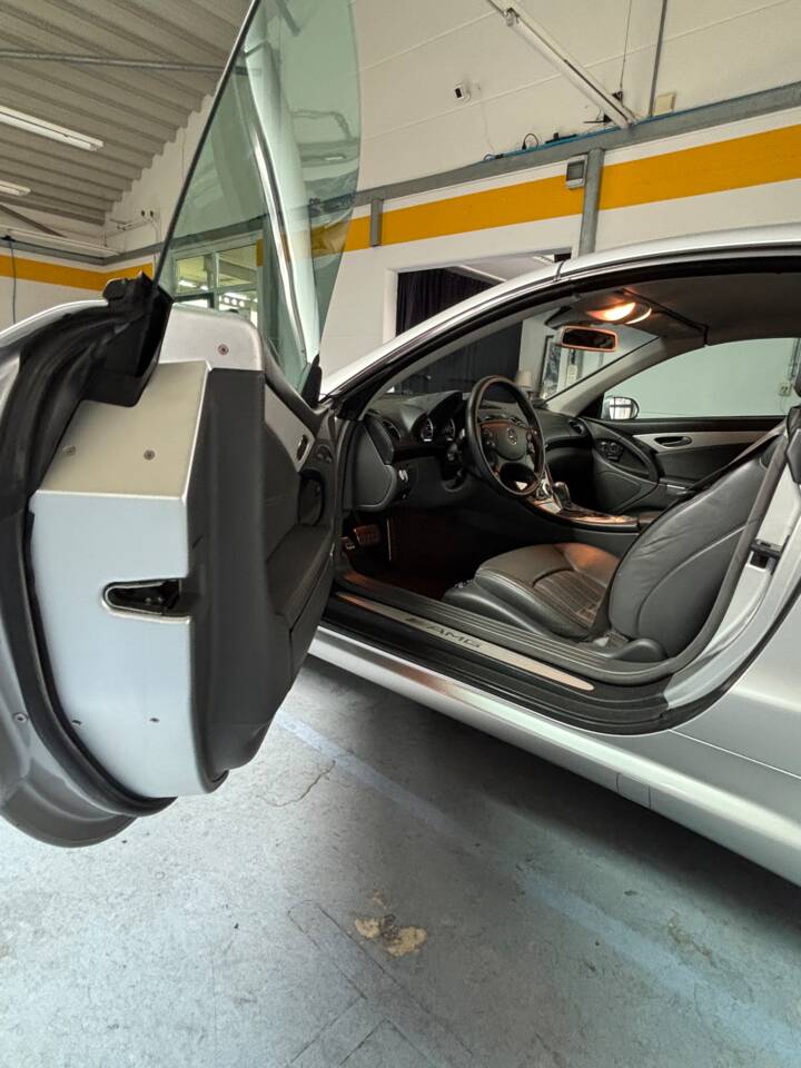 Image 28/29 of Mercedes-Benz SL 55 AMG (2002)