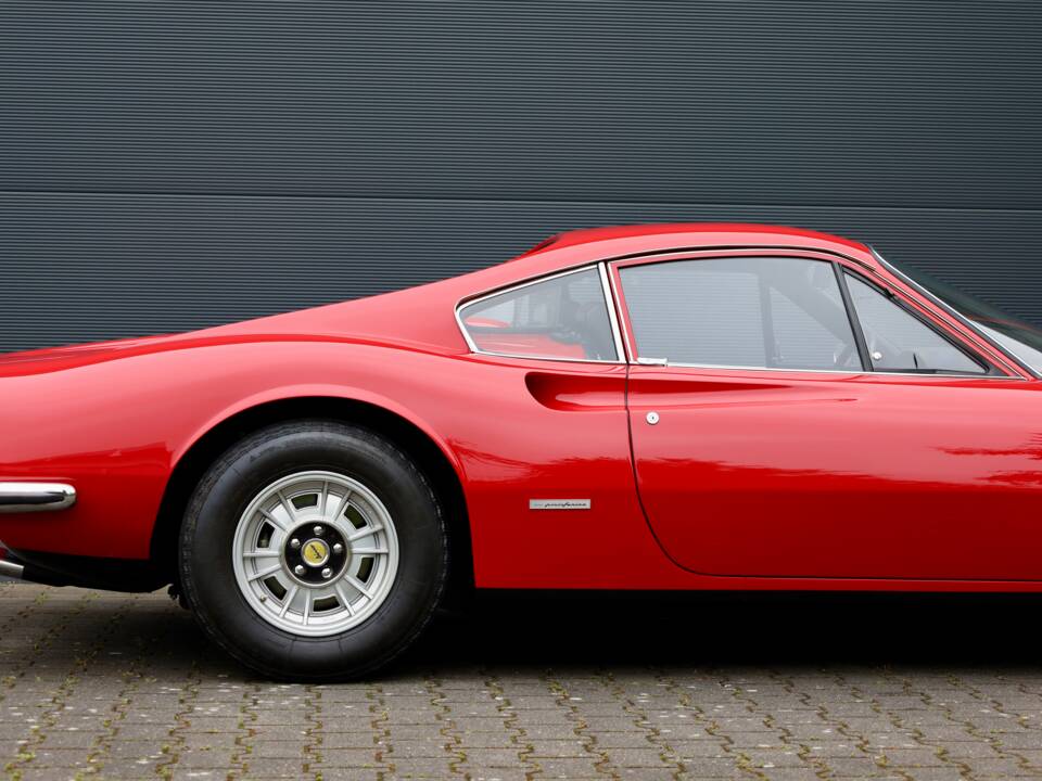 Image 21/24 de Ferrari Dino 246 GT (1973)