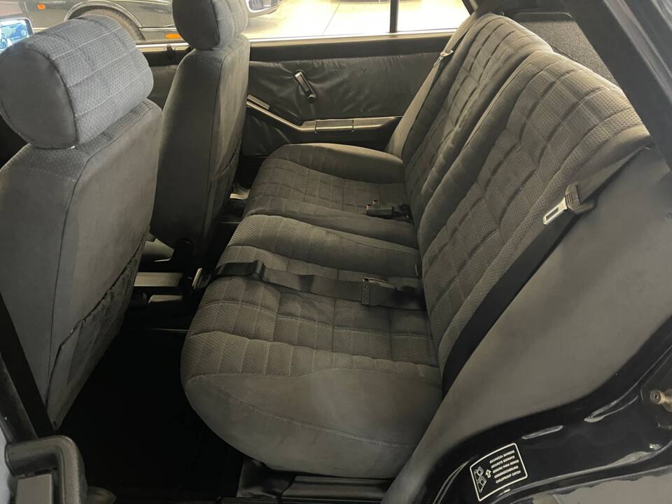 Bild 21/22 von Lancia Delta HF Integrale 16V (1991)