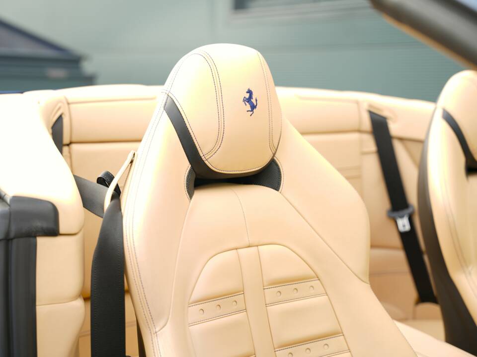 Image 17/50 of Ferrari California T (2015)