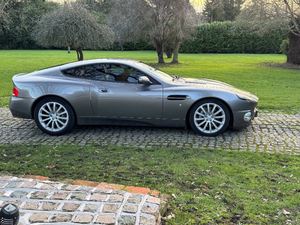 Image 9/29 of Aston Martin V12 Vanquish (2002)