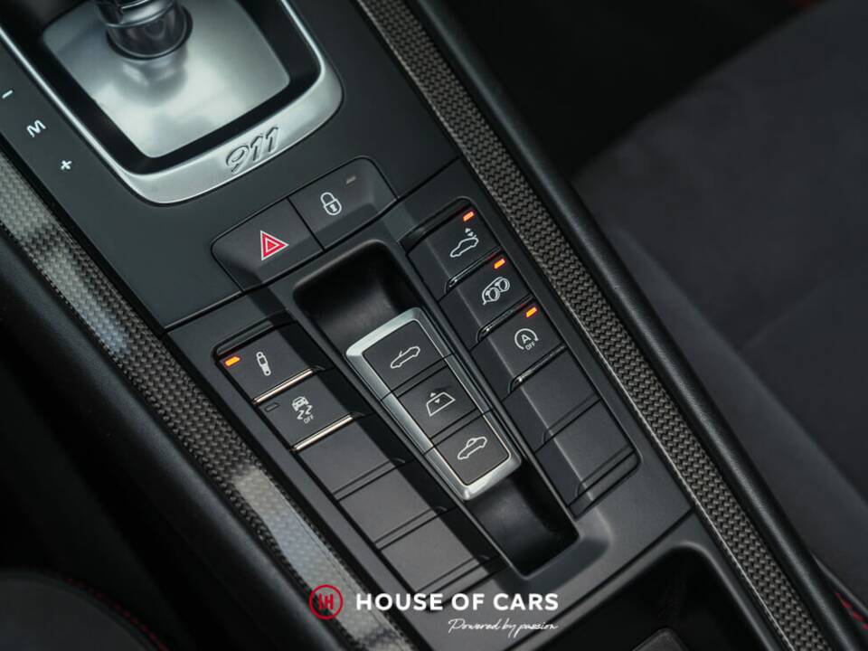 Image 23/25 of Porsche 911 Carrera 4 GTS (2017)