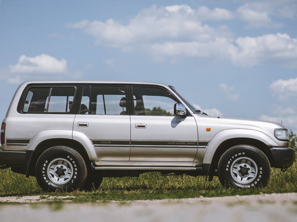 Image 10/37 de Toyota Land Cruiser FJ80 (1991)