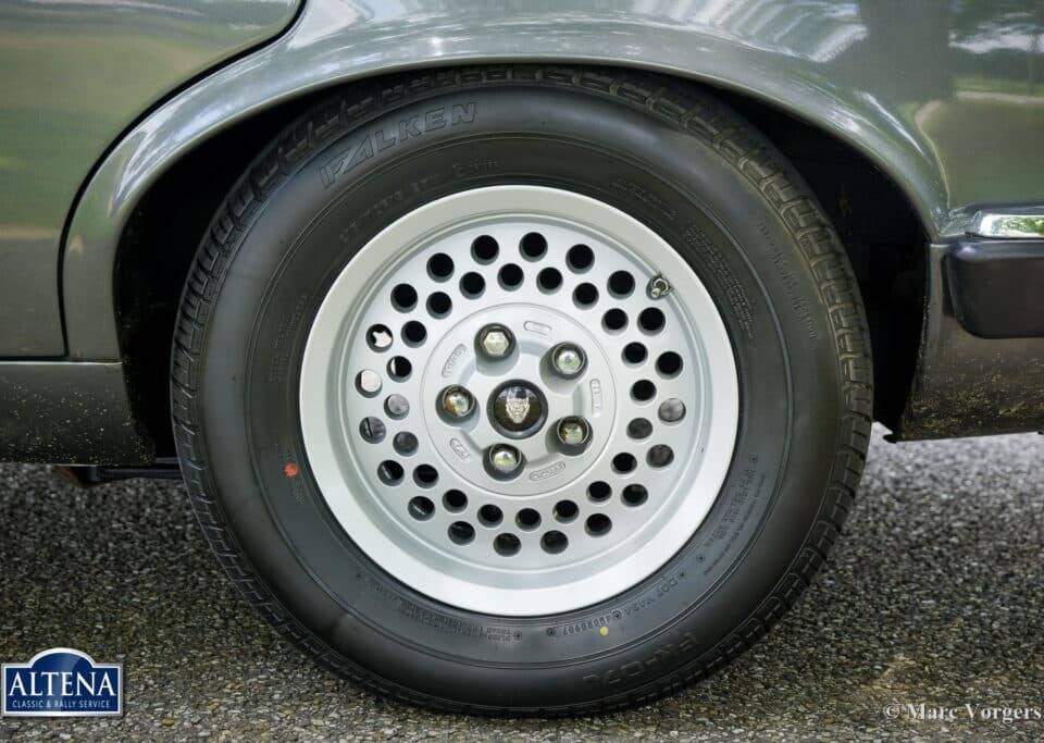 Image 43/57 de Jaguar XJ 12 (1986)