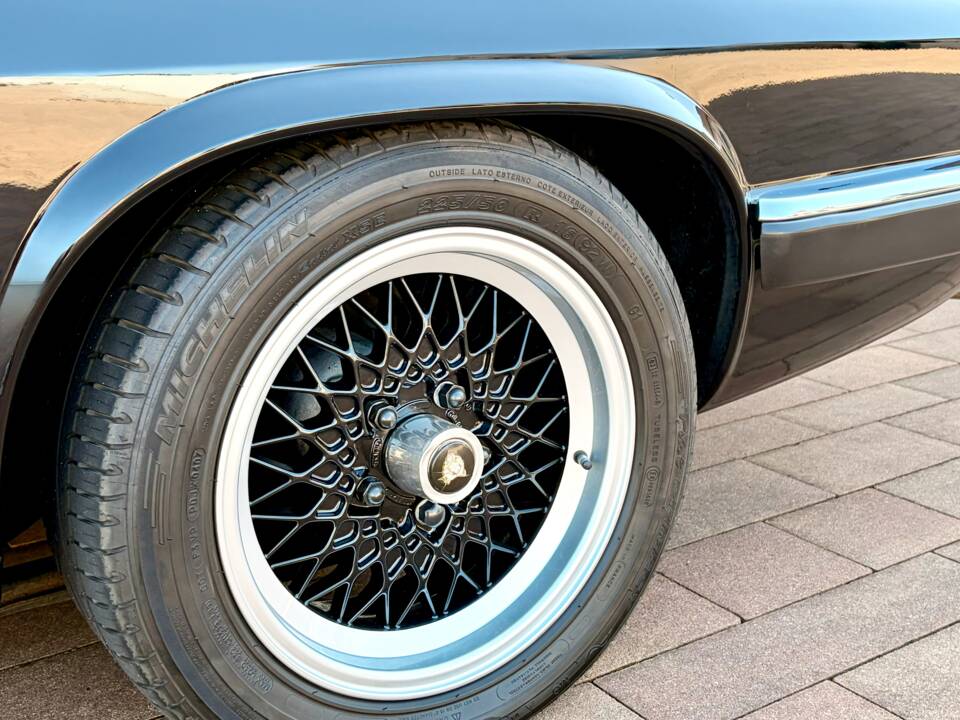 Image 9/17 of Jaguar XJS 5.3 V12 (1985)