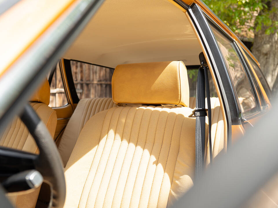 Image 30/57 of Ford Granada Turnier 2,3 (1976)