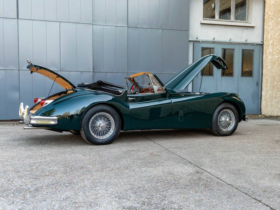 Image 28/41 of Jaguar XK 140 DHC (1955)