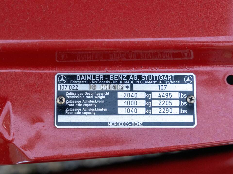 Bild 33/50 von Mercedes-Benz 280 SLC (1975)